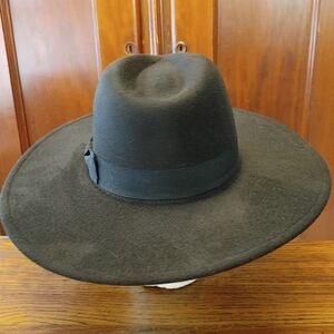 Black Wide Flat-Brim Hat LN! Ribbon band.